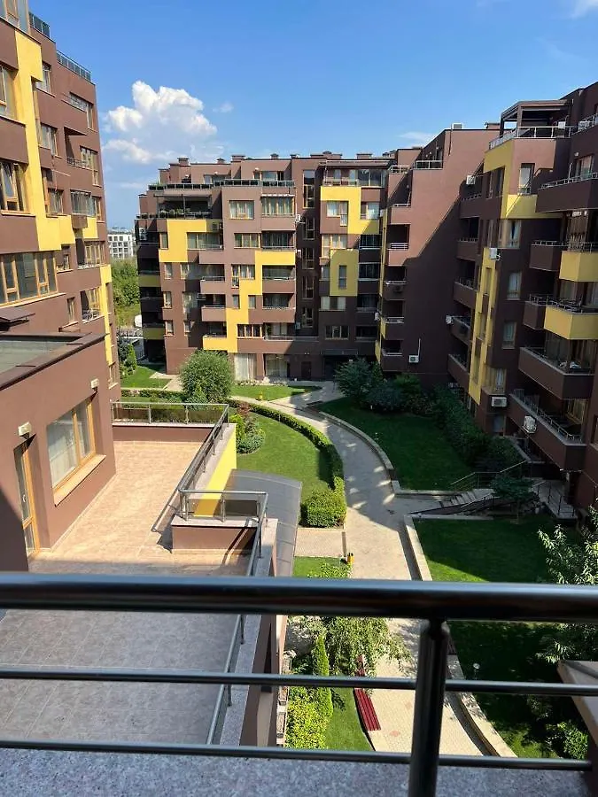 Johannesburg Spacious Family Apt W Free Parking And Playground Sofia Apartment